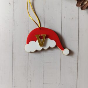Adorno de árbol de Navidad en forma de gorro de Papá Noel con inicial personalizada en metacrilato dorado