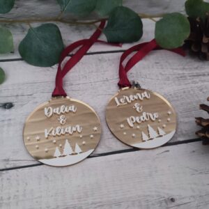 Bola de Navidad personalizada en metacrilato dorado
