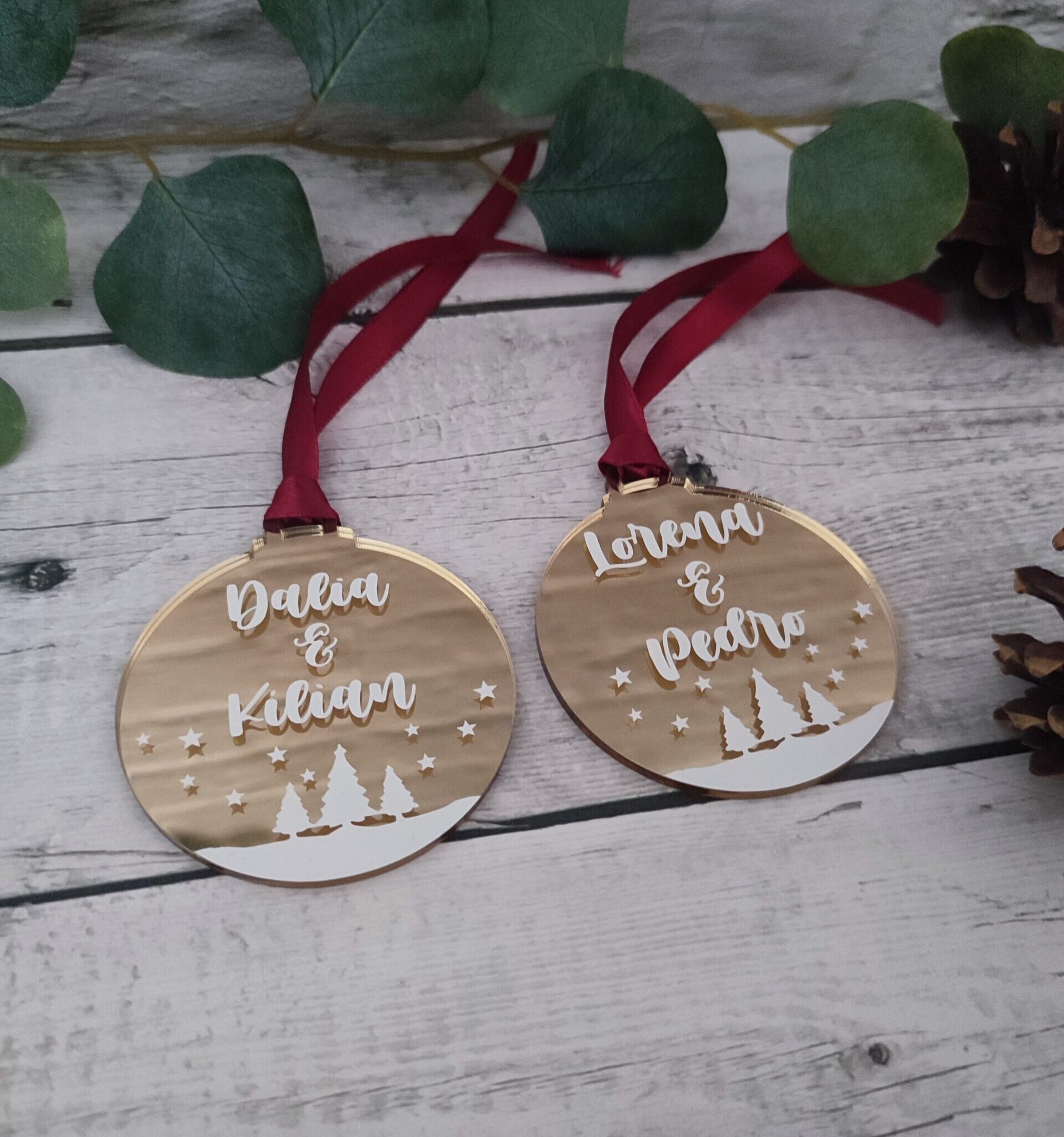 Bola de Navidad personalizada en metacrilato dorado